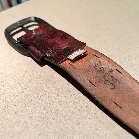 Hollister Leather Etched Belt. - Picture 3 of 4